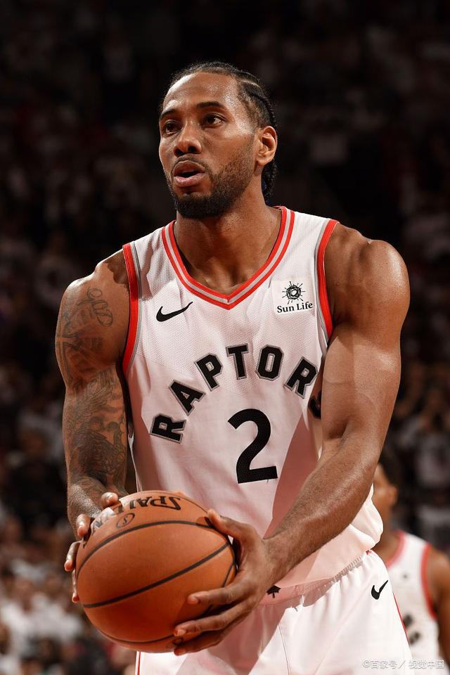 王一博转场流畅自如，硬核运动无缝切换虚拟世界（王一博切换自如，硬核运动无缝融入虚拟世界）