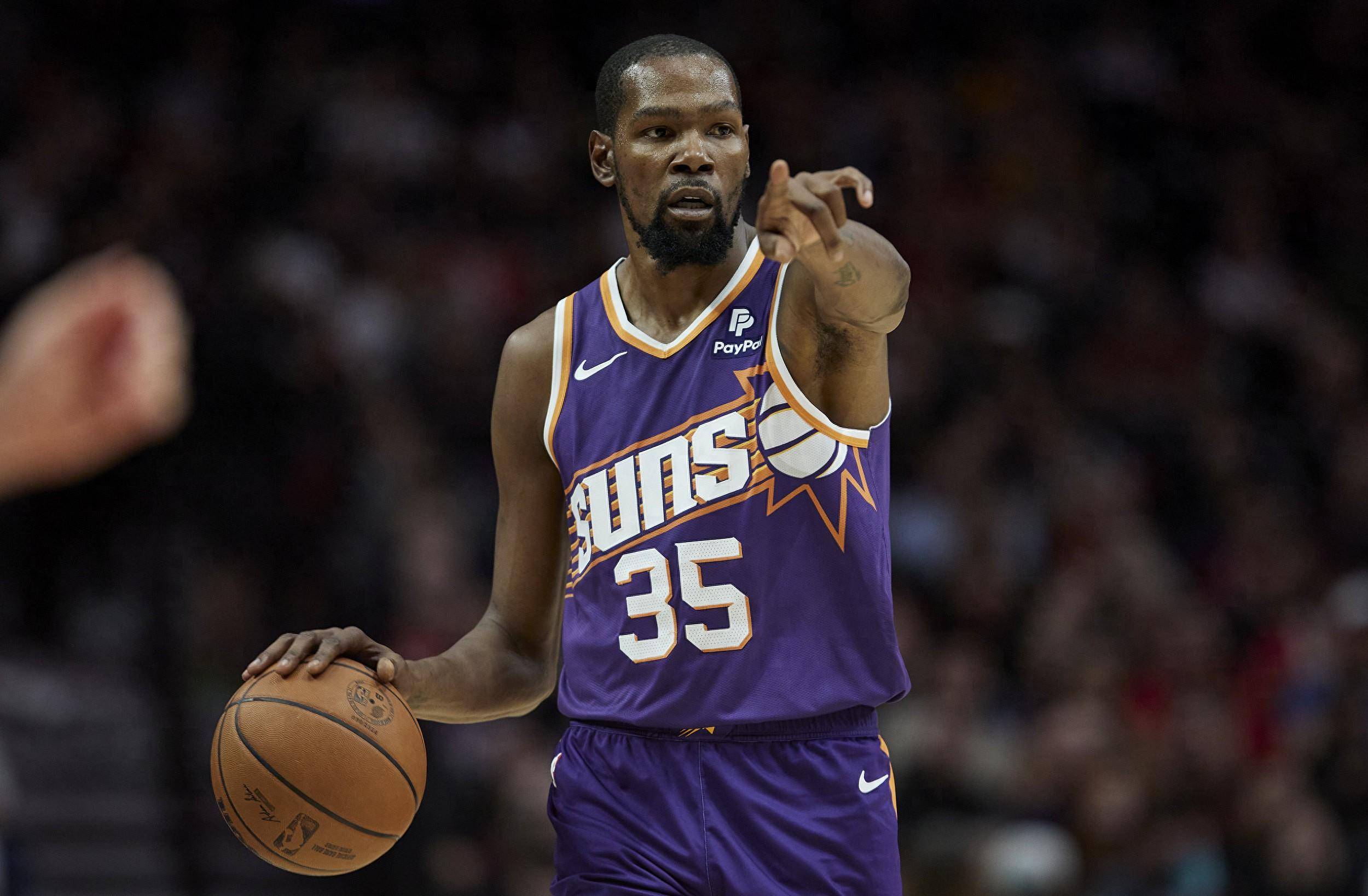 状态低迷！狄龙全场16中4，正负值-47（手感不佳！狄龙全场16投仅4中，正负值-47）