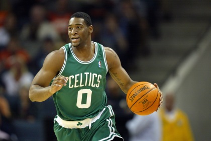 巴黎人报关注蓉城罚单：中国俱乐部因球迷种族歧视对方球员被罚6万欧（法媒《巴黎人报》聚焦：蓉城因球迷对对手球员实施种族歧视被罚6万欧）